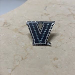 Villanova Pin NWOT